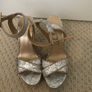 Stuart Weizman Silver Wedge. BNIB! Size 7